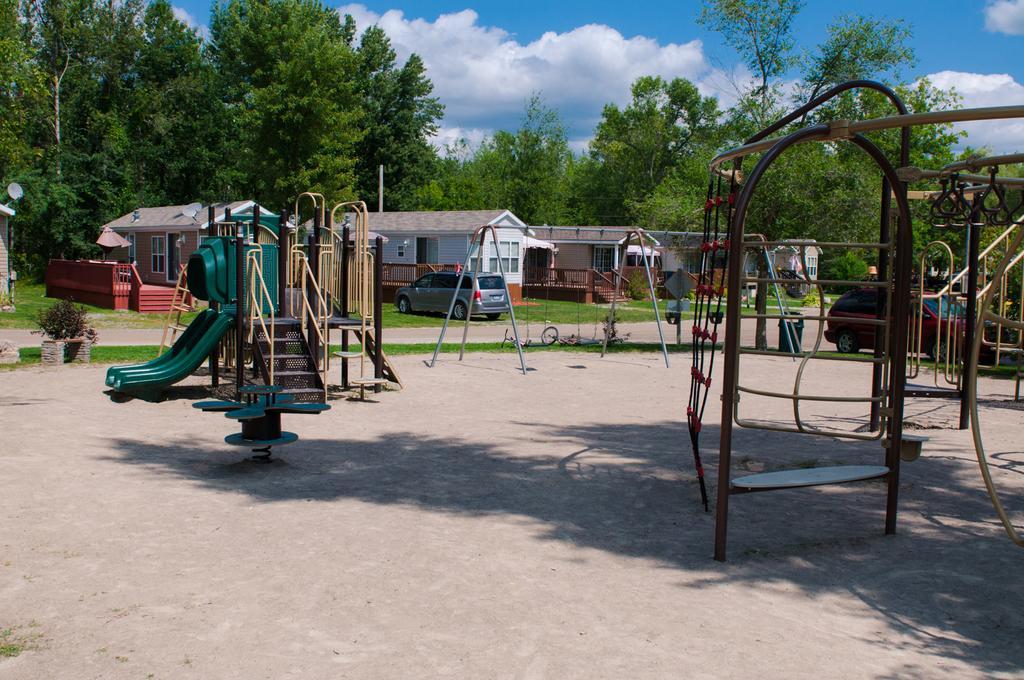 Woodland Estate Resort Campbellford Экстерьер фото