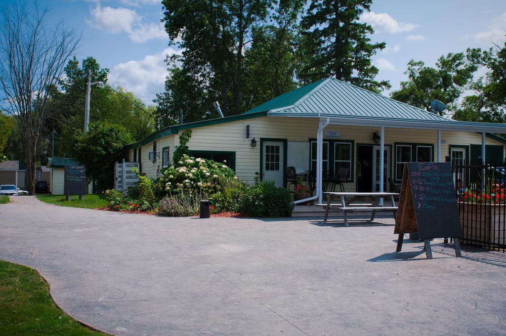 Woodland Estate Resort Campbellford Экстерьер фото